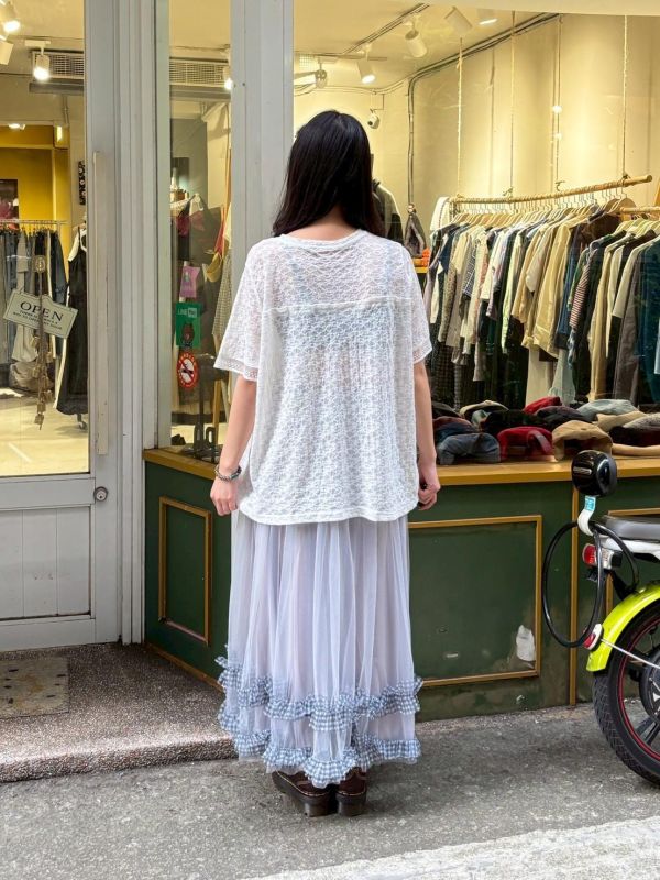 刺繡立體小花蕾絲透膚上衣 