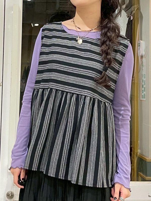 圖騰側綁帶抓皺背心罩衫 