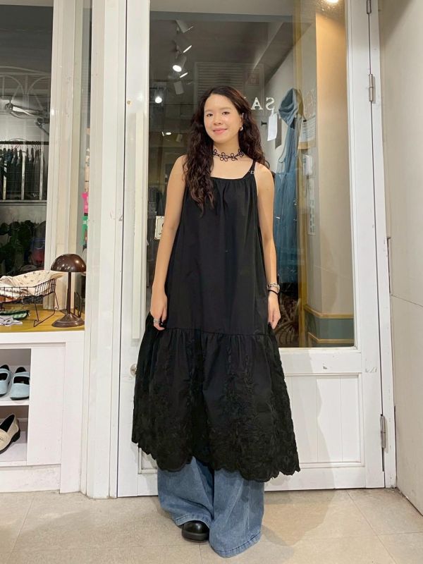 可調節細肩圓弧切線雙口袋立體紗花朵波浪下擺洋裝 