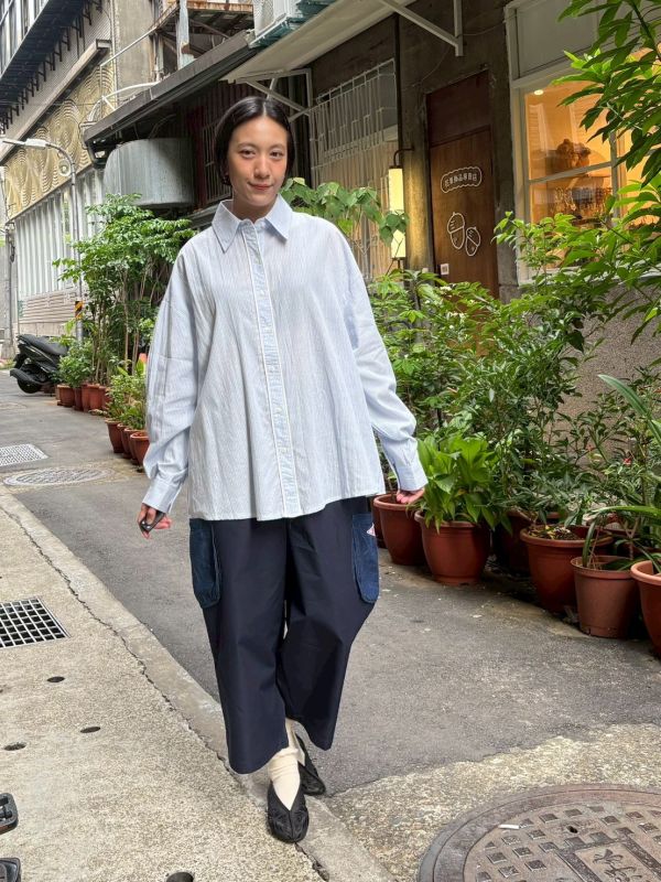 落肩排扣兩側立體滾邊條紋襯衫 