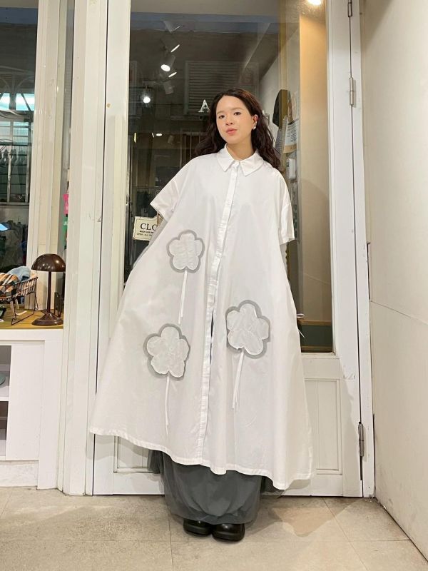 刷刷布造型三朵花雙口袋翻領排扣短袖襯衫 