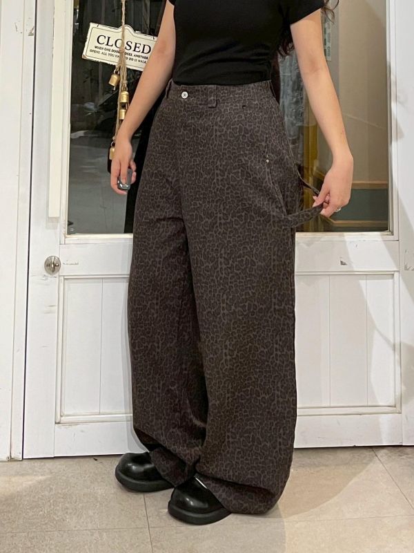 個性豹紋造型口袋後鬆緊牛仔寬褲 