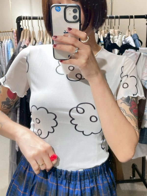 線條花透膚短袖內搭上衣 