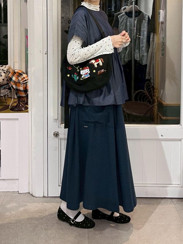 滑面光澤仿牛仔小飛袖傘擺上衣 