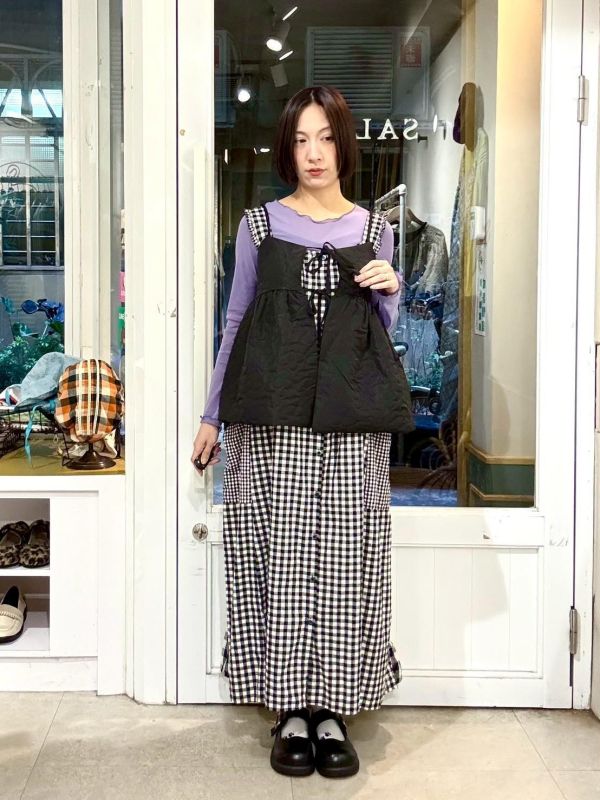 版滿壓紋花空氣感吊帶背心 