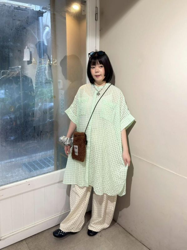 暗格泡泡布微透膚圓弧開衩下擺襯衫 