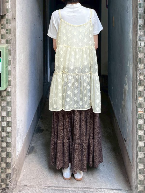 滿版小花光澤透紗吊帶背心 