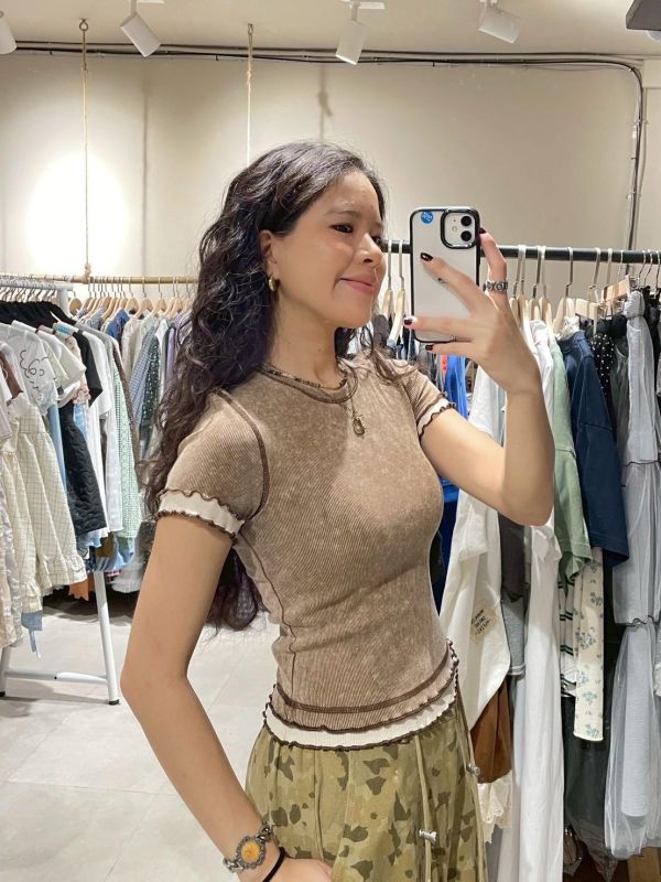 撞色車線木耳捲邊合身短袖雙層上衣 