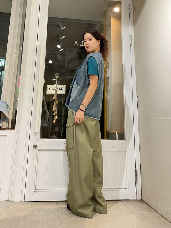 抽鬚口袋寬鬆不收邊牛仔背心 