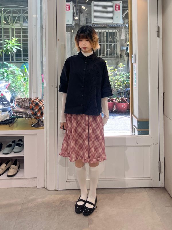 黑色立體花花織紋五分袖襯衫 