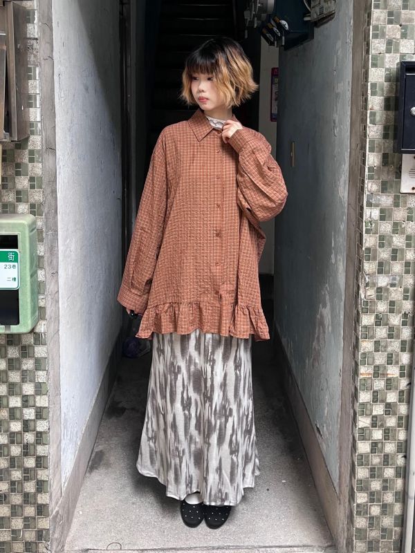 格紋泡泡布下擺花邊長袖襯衫 