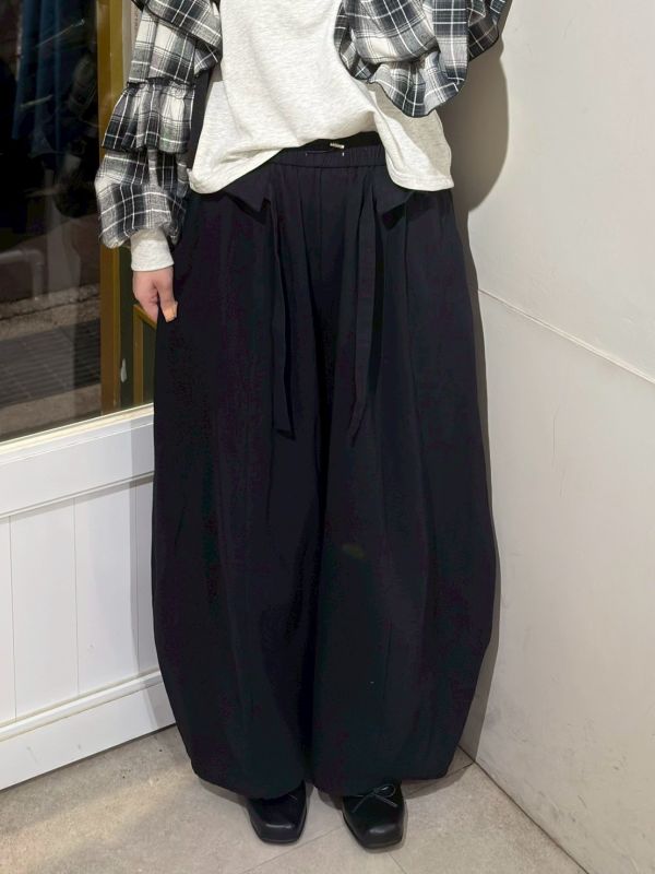 大褲管抽繩鬆緊腰綁帶設計長褲 