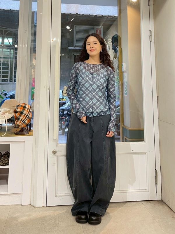 菱格紋造型木耳滾邊透膚長袖上衣 