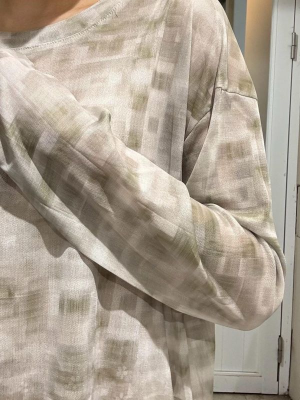 透氣薄款透膚寬版長袖上衣 