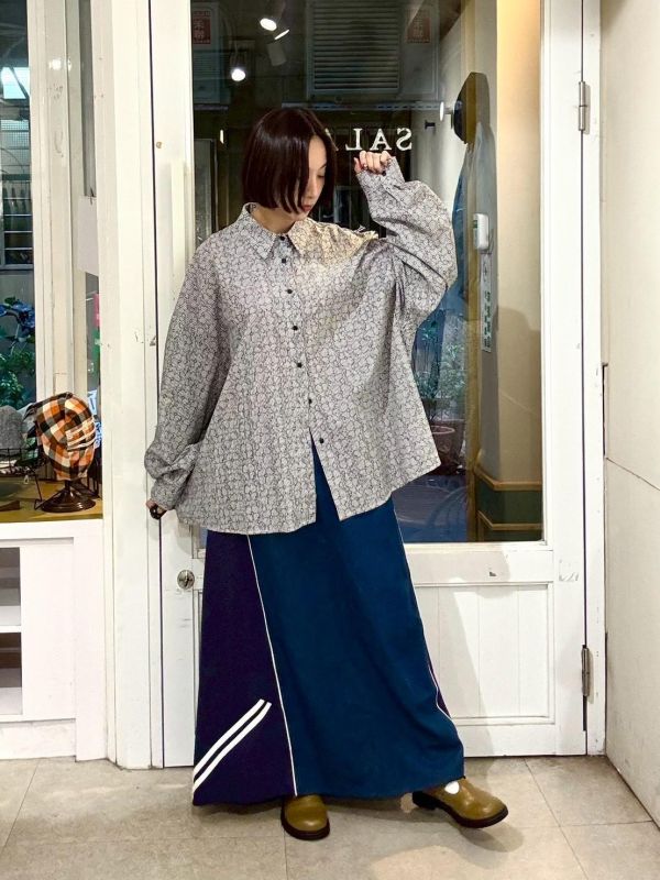 滿版花落肩寬版花形鈕扣襯衫 