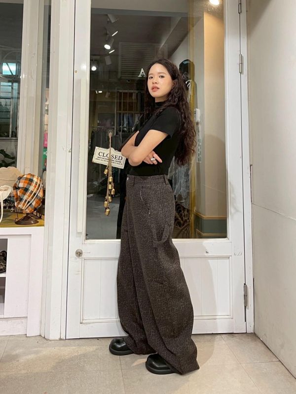 個性豹紋造型口袋後鬆緊牛仔寬褲 