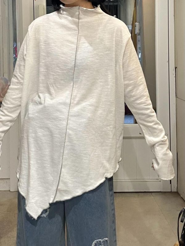 不對稱下擺滾邊半領長袖上衣 