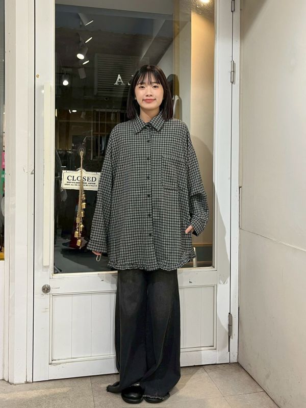 細格紋荷葉邊下擺胸前兩側口袋長袖襯衫 