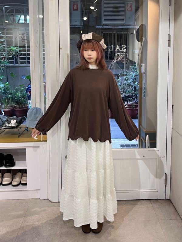 刺繡弧形花邊燈籠長袖上衣 