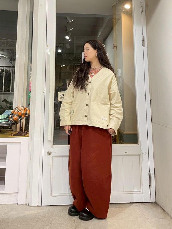 黃車線多口袋刺繡小布標v領微落肩外套 