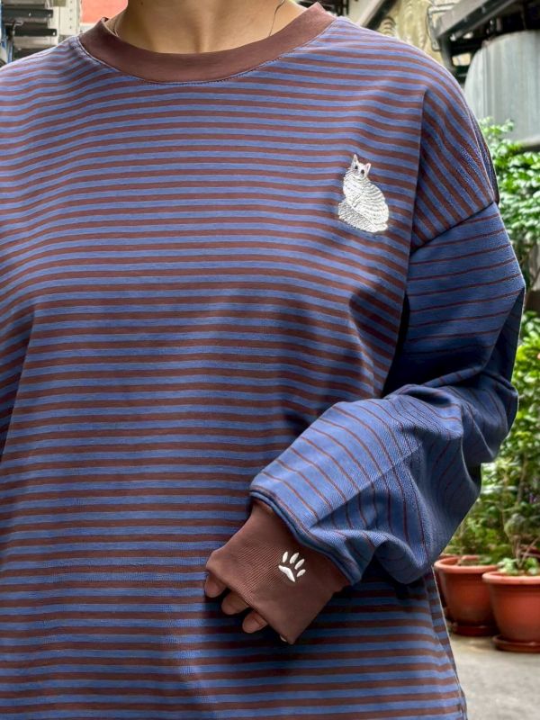 日系條紋刺繡貓袖縮口下擺彈性抽繩短版長袖上衣 