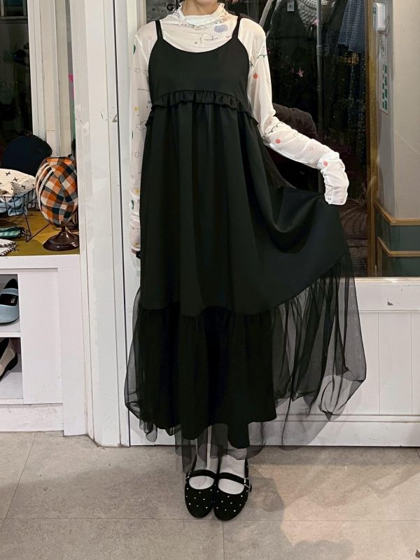 黑色花邊拼接紗紗吊帶洋裝 