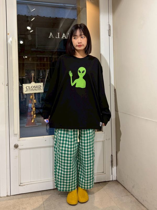 外星人打招呼落肩上衣 