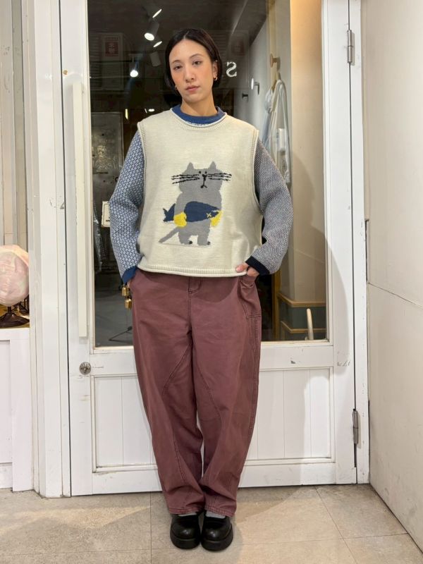 伸縮腰抽繩內側圓弧拼接車縫彎刀褲 