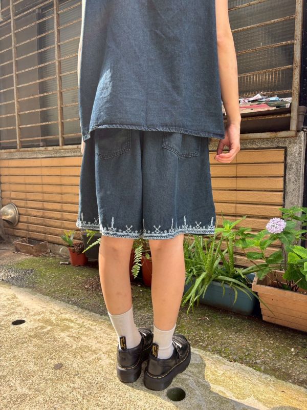 刺繡圖騰背心五分褲套裝 