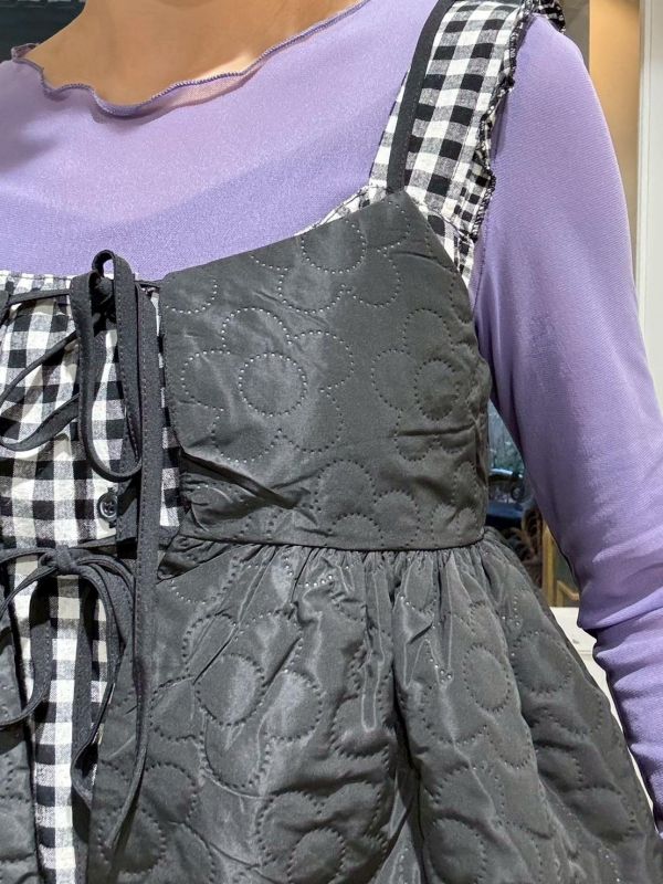 版滿壓紋花空氣感吊帶背心 