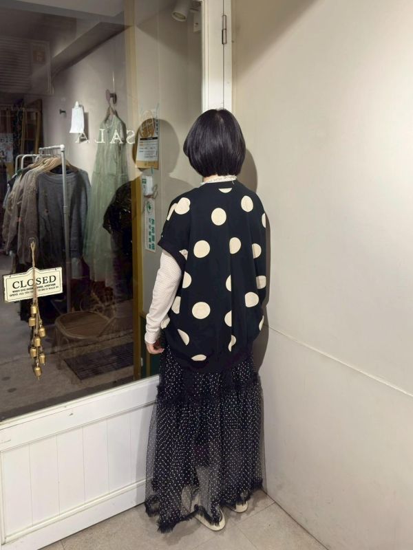 大圓點布標前短後長上衣 