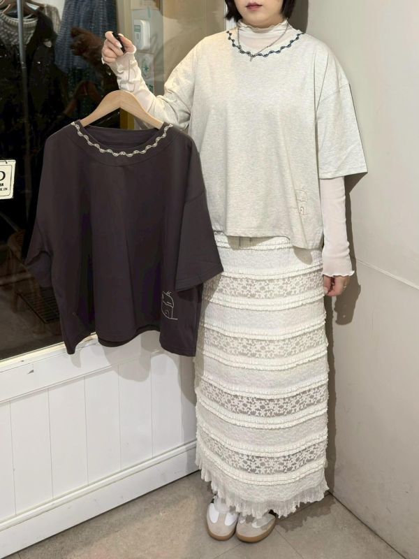 小房子刺繡設計圓領上衣 