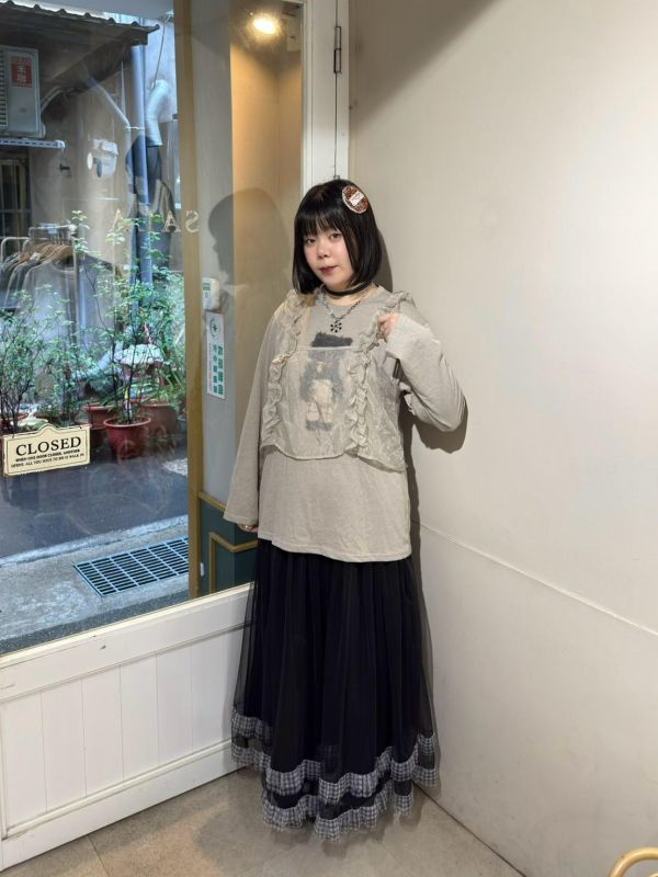 假兩件擠花透紗背心x毛絨生物上衣 