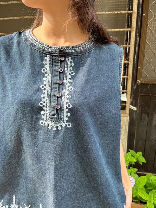 刺繡圖騰背心五分褲套裝 