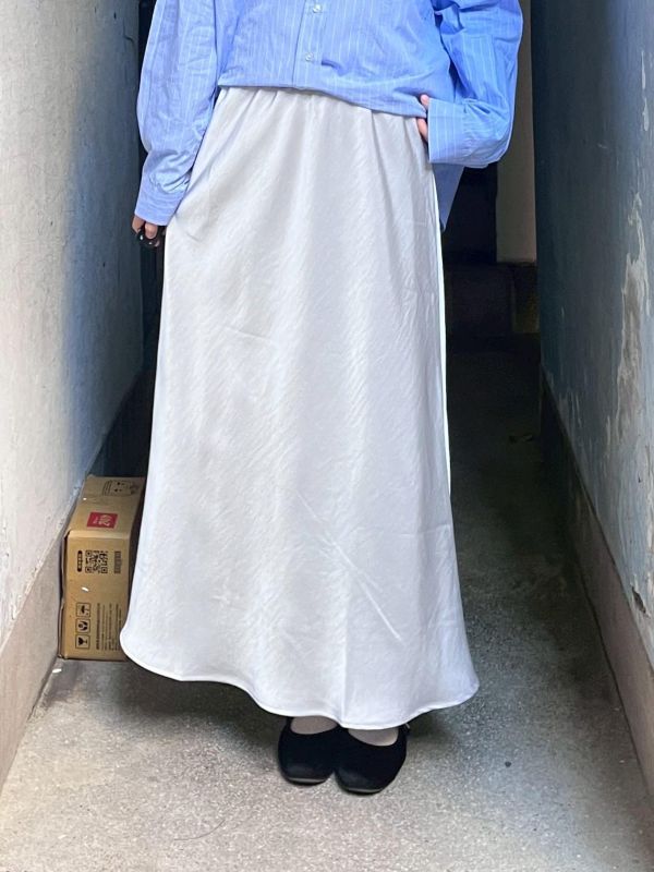 側綁帶光澤魚尾長裙 