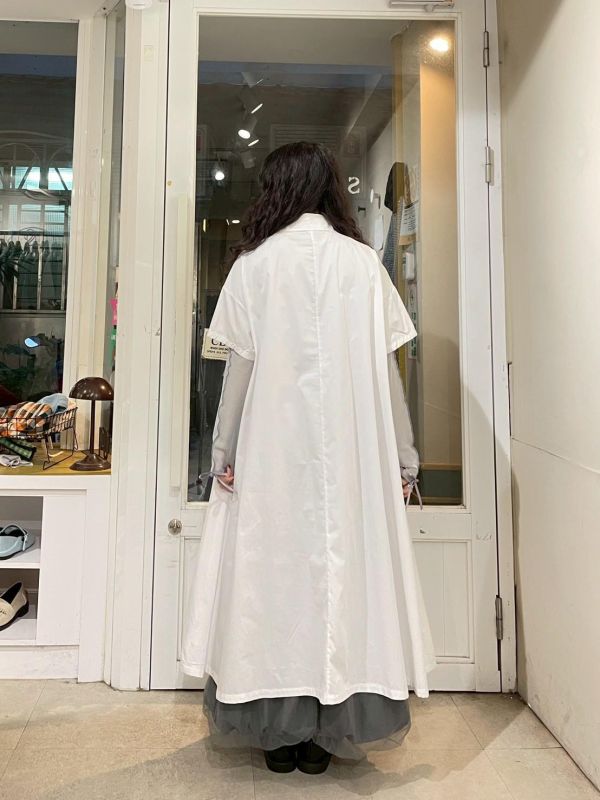 刷刷布造型三朵花雙口袋翻領排扣短袖襯衫 