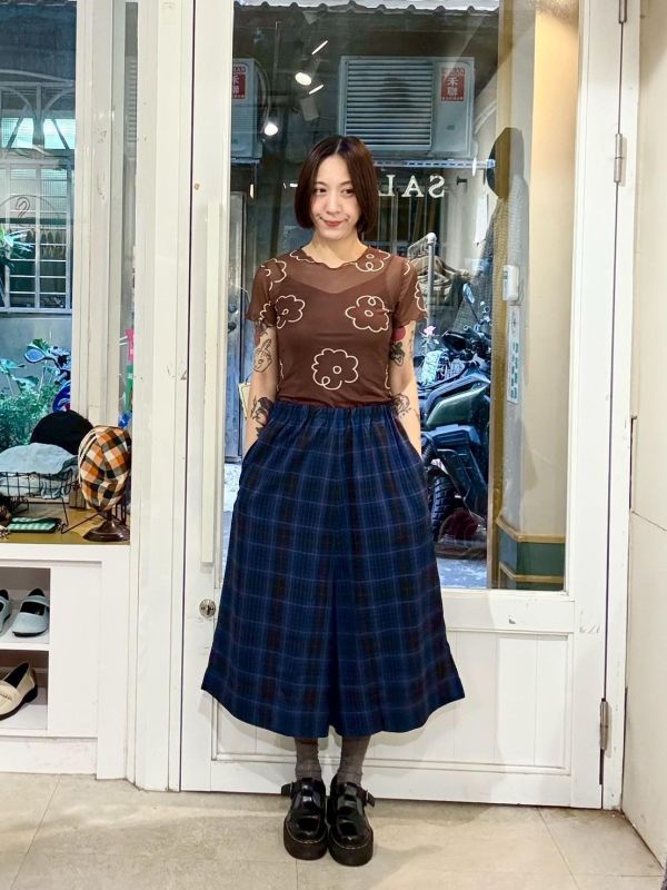 線條花透膚短袖內搭上衣 