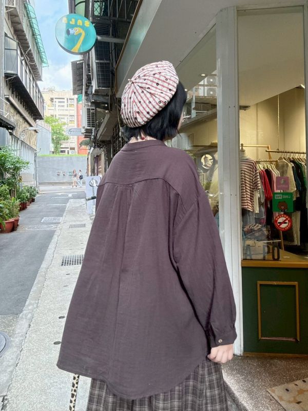 簡約雙木釦棉麻圓領襯衫 