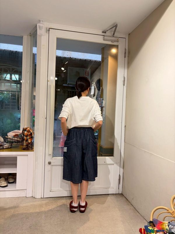 大口袋小布標金屬釦鬆緊腰七分褲 