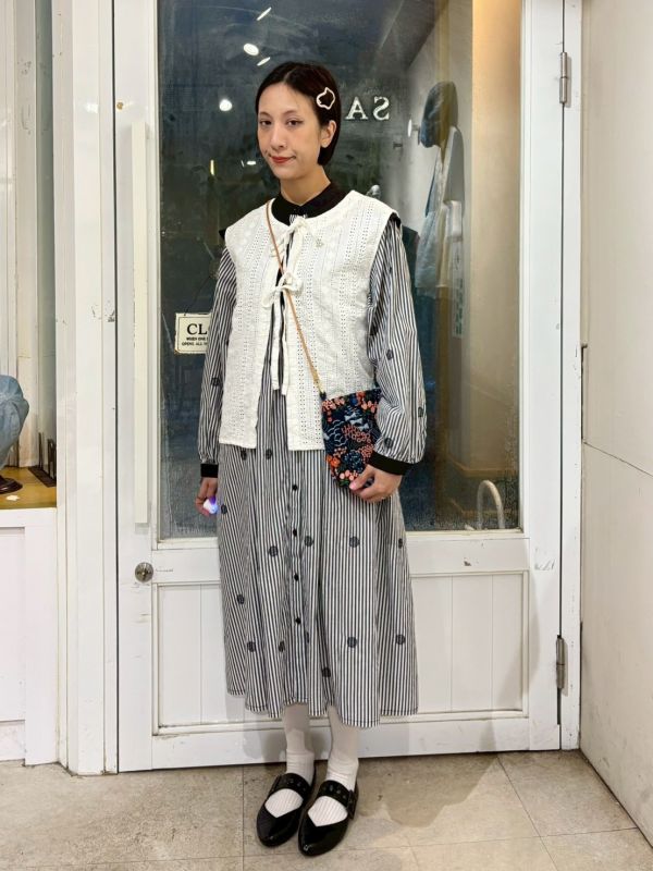 鏤空蕾絲綁帶背心 