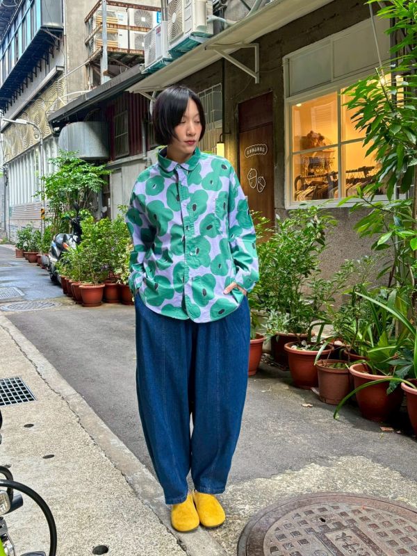 包布釦滿版花襯衫 