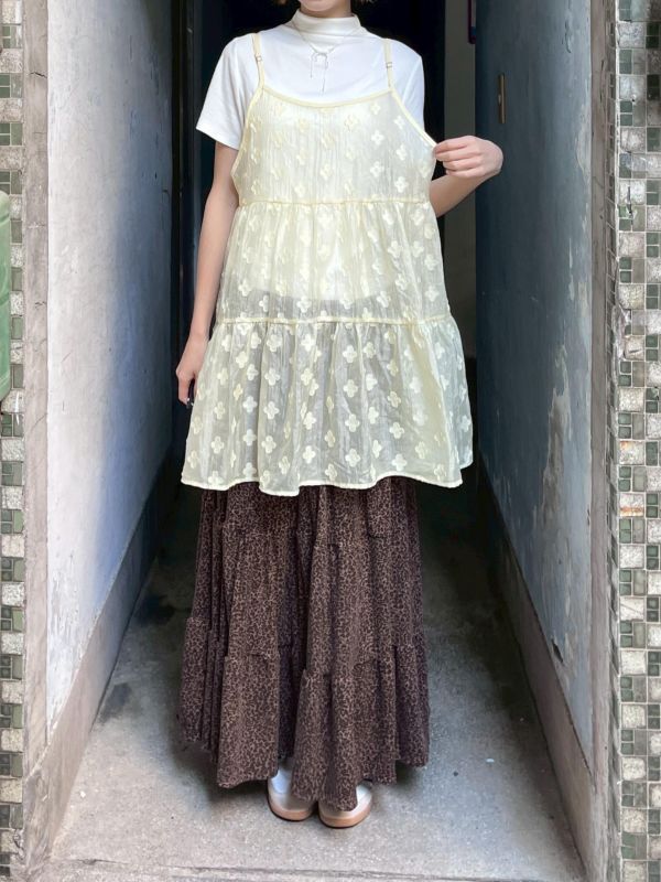 滿版小花光澤透紗吊帶背心 