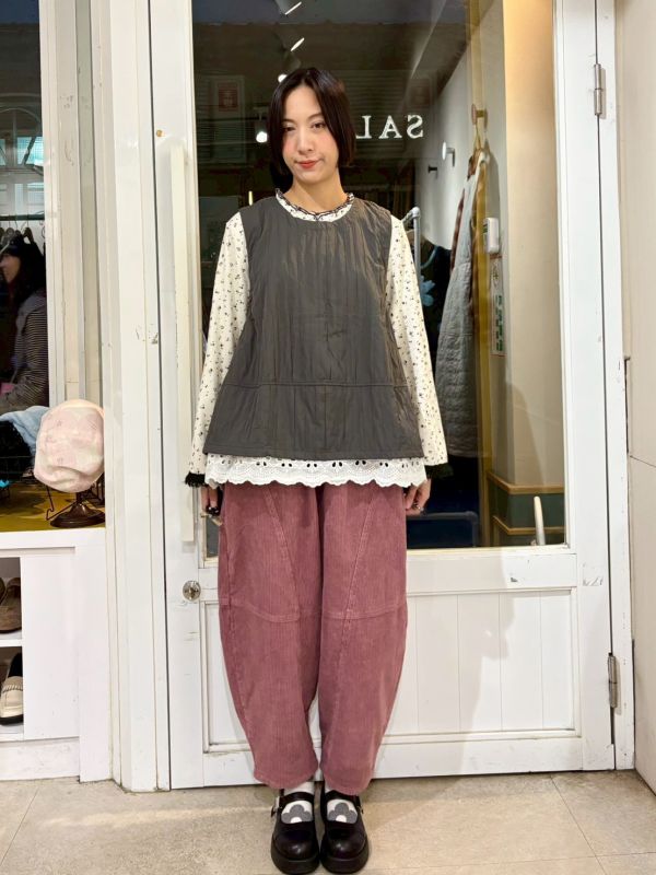 直條刷刷布下擺蕾絲拼接背心 