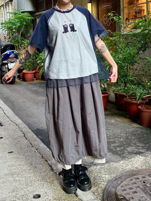 棒球接袖刺繡浣熊菇菇外層紗短Tee 