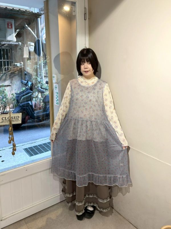 櫻桃格紋荷葉下擺透紗罩衫 