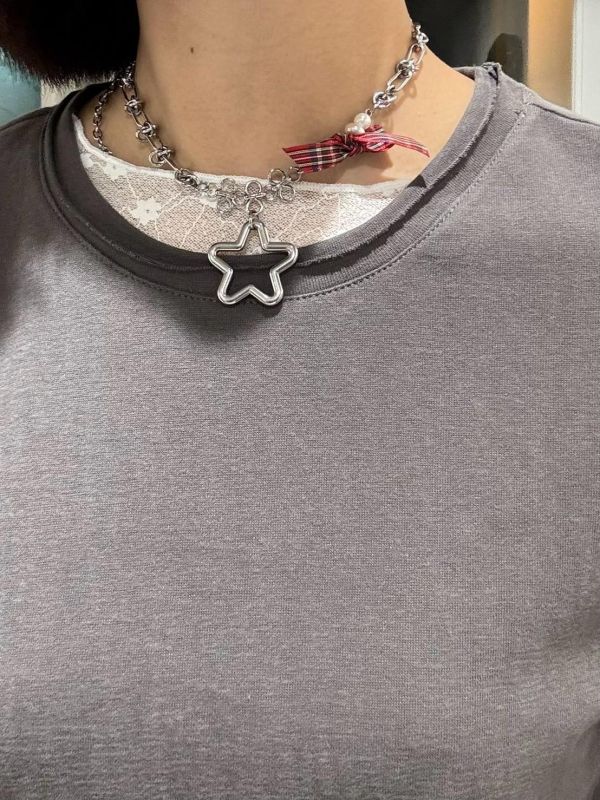 領口破壞滾邊素色tee 
