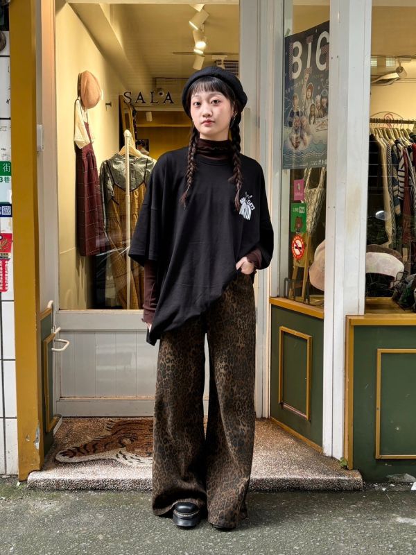 木耳滾邊透紗彈性內搭上衣 
