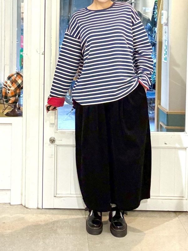 黑色細燈芯絨繭型九分寬褲 