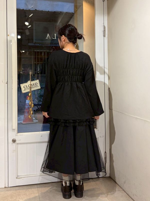 泡泡布胸口彈性燈籠袖上衣 