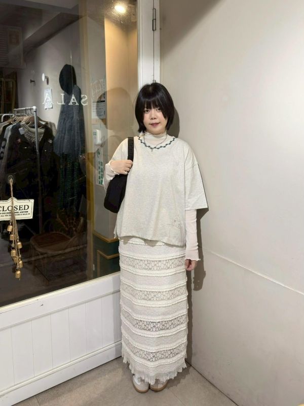 小房子刺繡設計圓領上衣 